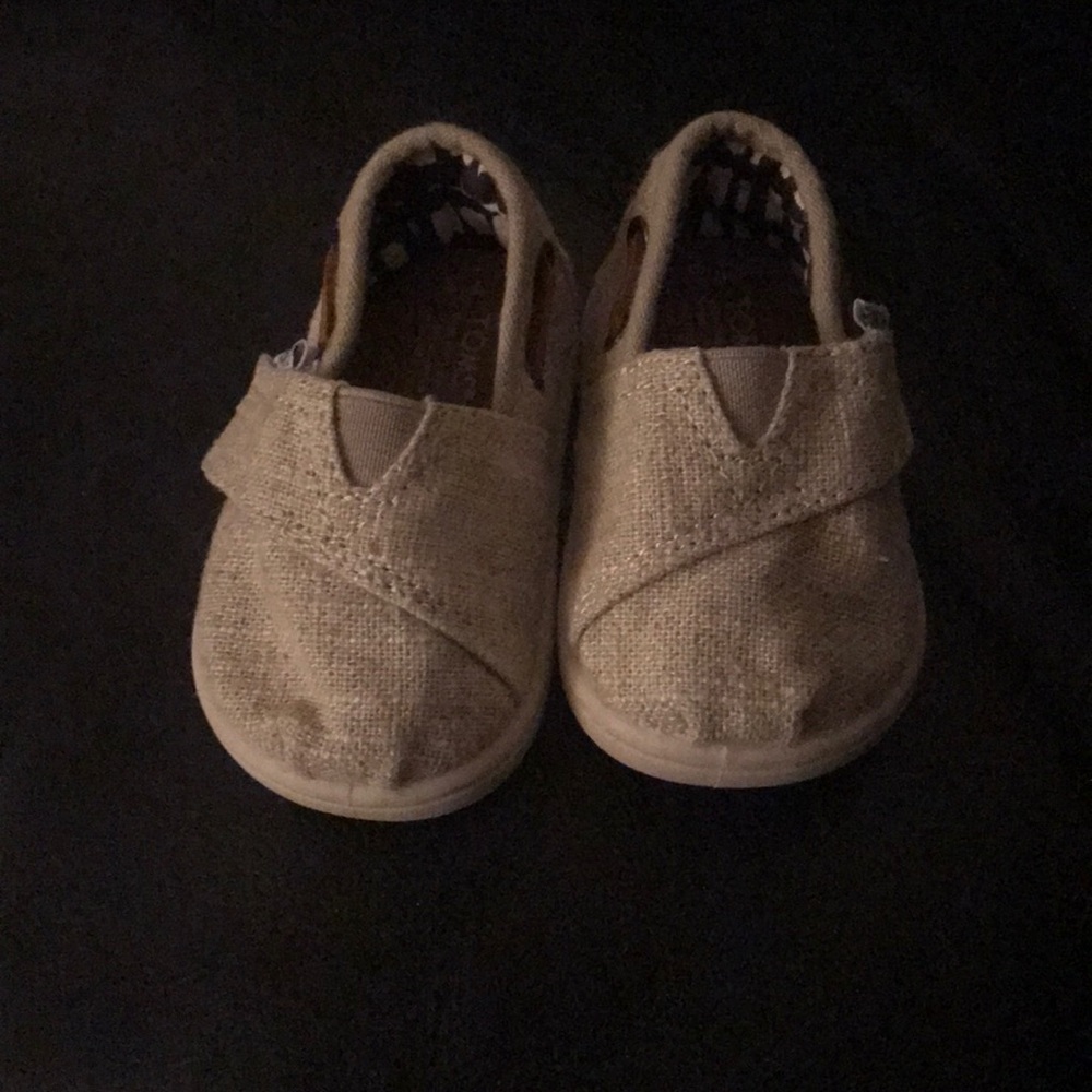Toms baby shoes